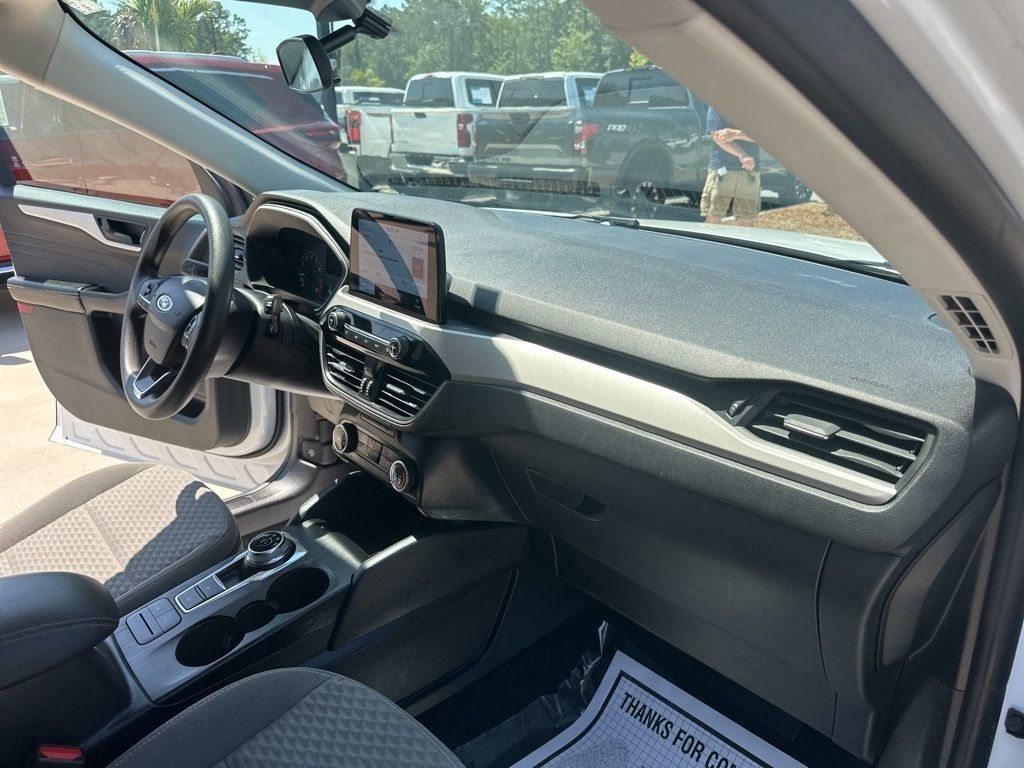 2022 Oxford White Ford Escape SE FWD SUV