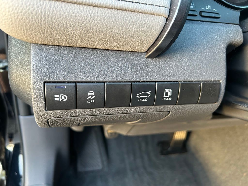 2024 Toyota Camry SE 17