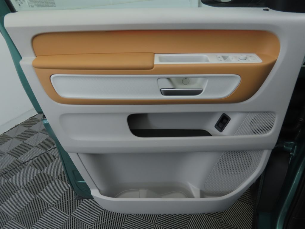 Thumbnail: 2025 Volkswagen ID.Buzz - 25