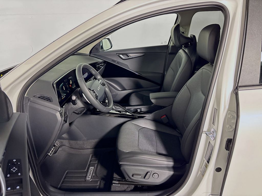 2025 Kia Niro SX Touring