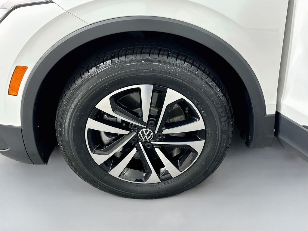 Thumbnail: 2024 Volkswagen Tiguan - 30