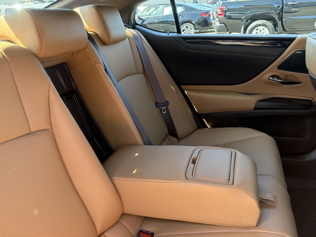 2020 Lexus ES 300h