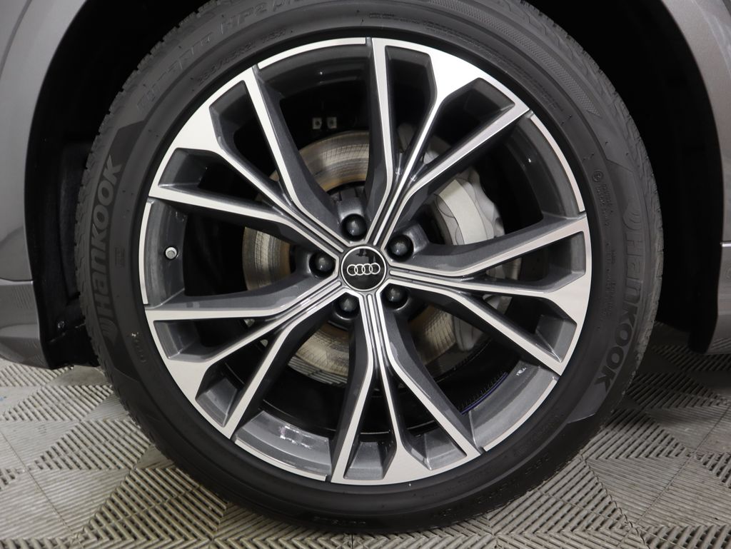 Thumbnail: 2026 Audi Q8 - 31