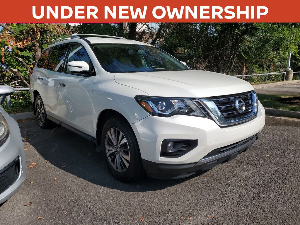 Pearl White 2017 Nissan Pathfinder SUV / Crossover Front-Wheel Drive Continuously Variable Transmission