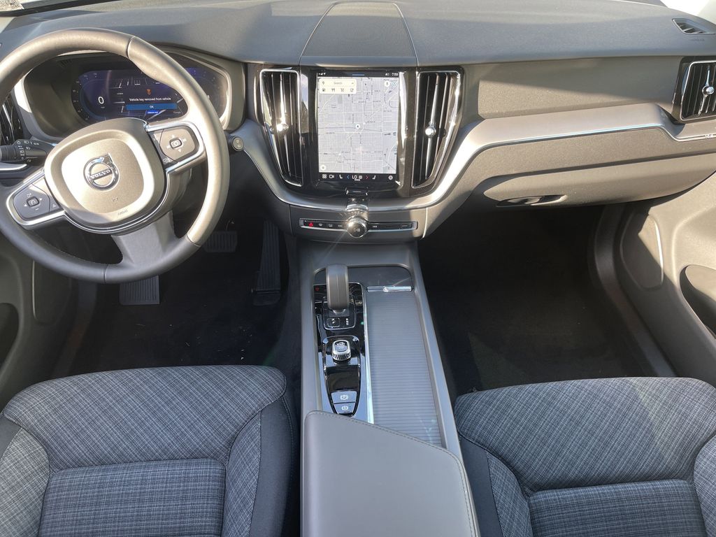 2024 Volvo XC60 B5 Core photo