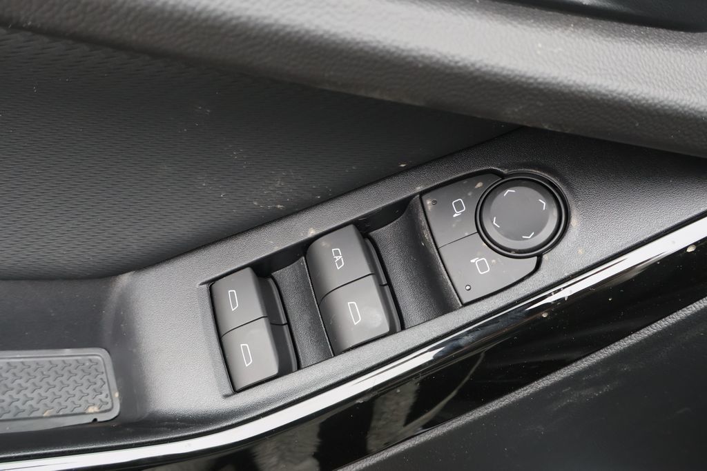 Thumbnail: 2026 Chevrolet Equinox - 17