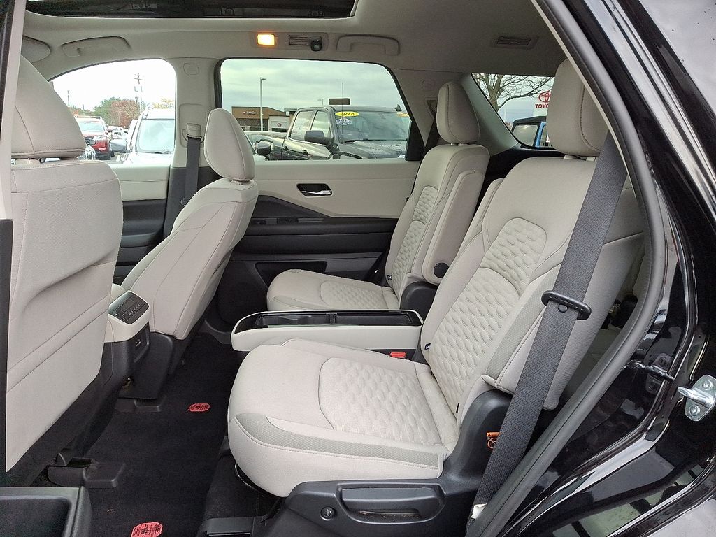 Thumbnail: 2022 Nissan Pathfinder - 10