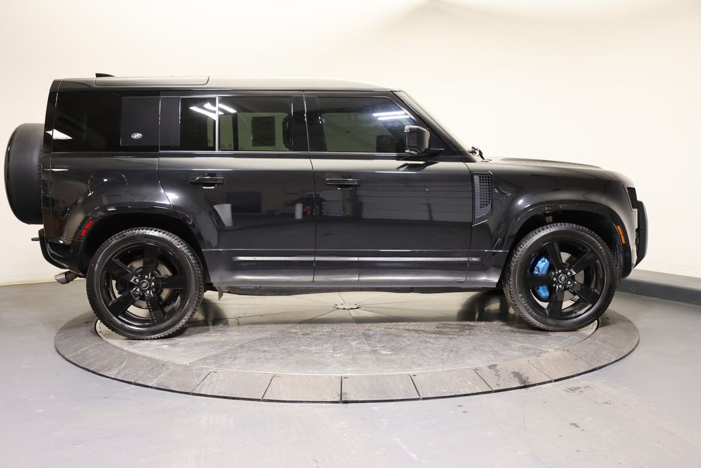 Thumbnail: 2022 Land Rover Defender - 6