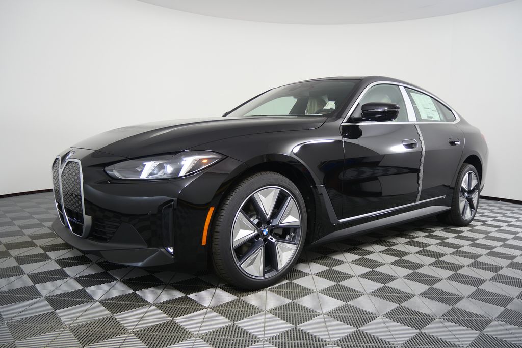 Thumbnail: 2025 BMW i4 - 8