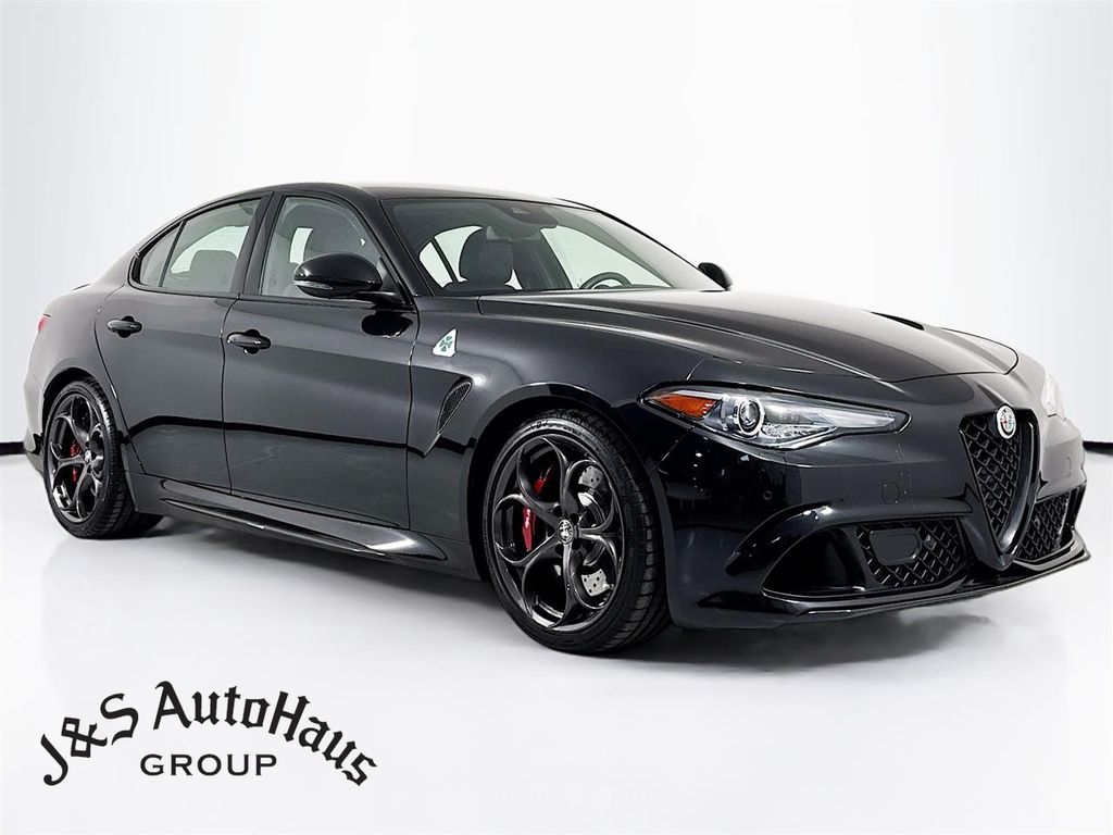 Alfa Romeo Giulia Quadrifoglio RWD