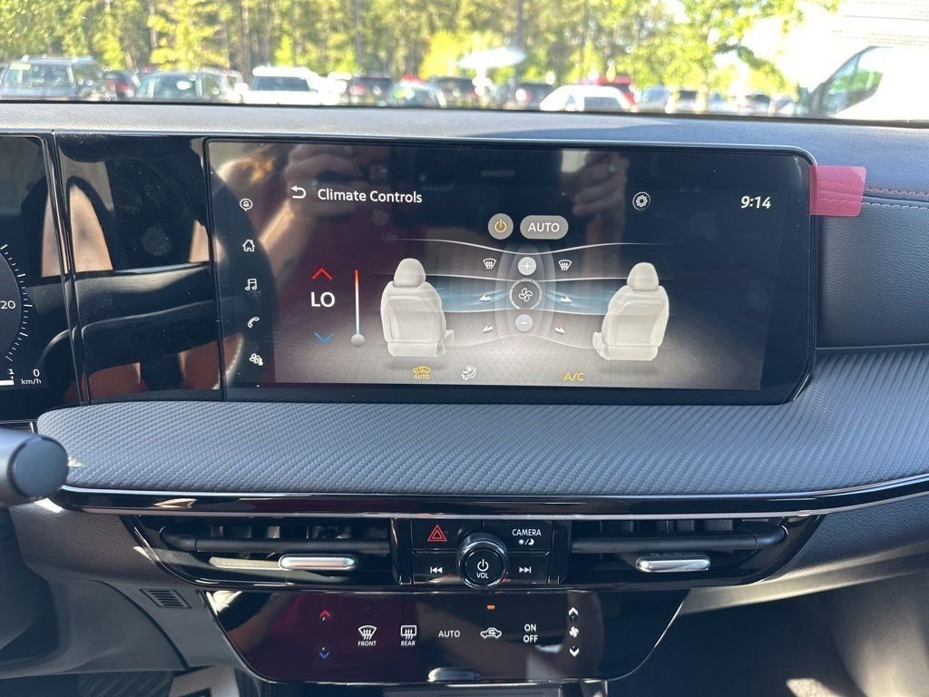 2025 Super Black Nissan Kicks SR FWD SUV