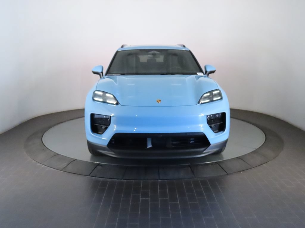 Thumbnail: 2026 Porsche Macan - 10