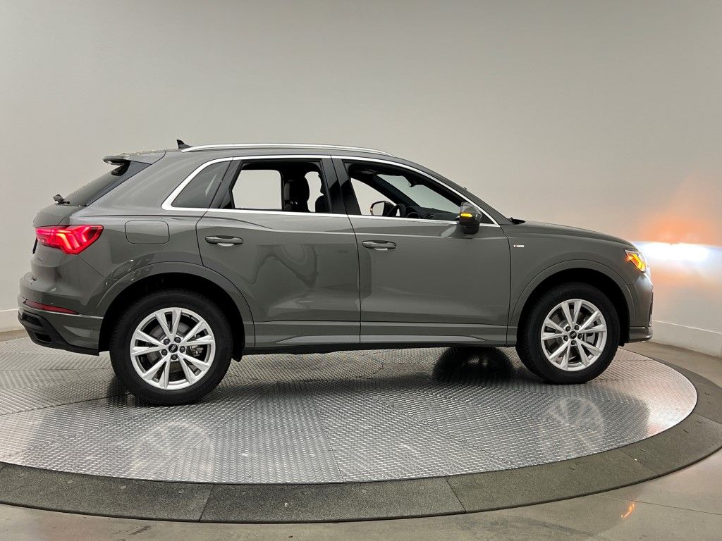 Thumbnail: 2025 Audi Q3 - 7