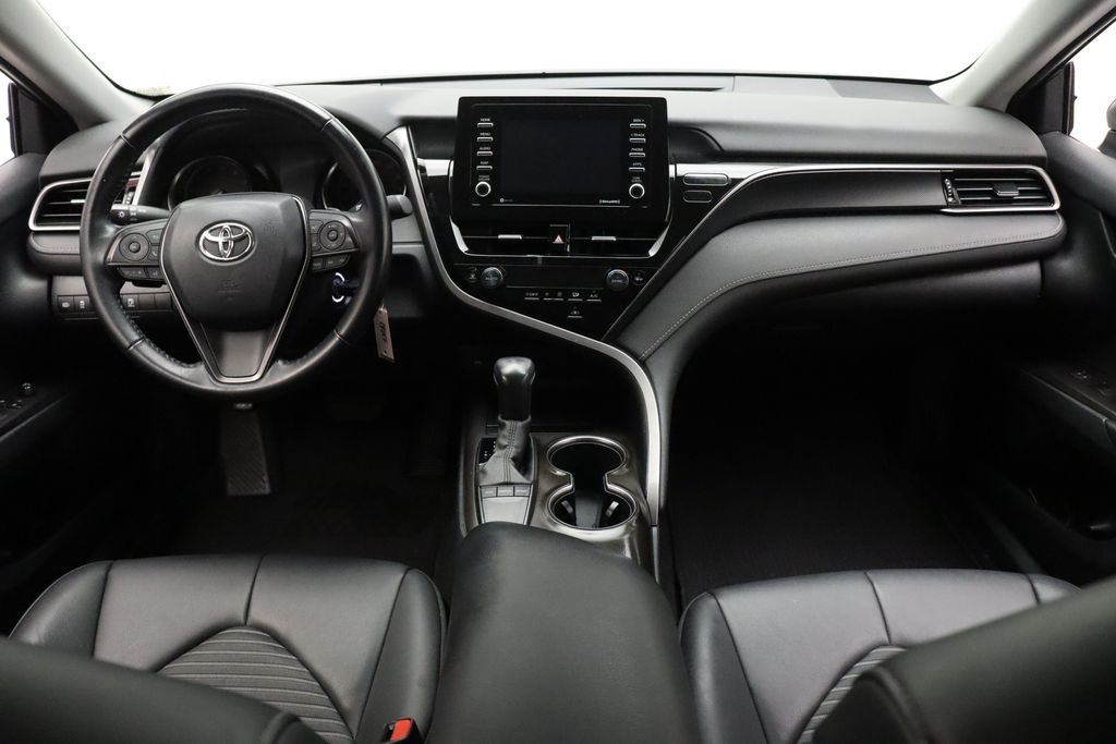 2022 Toyota Camry SE 24