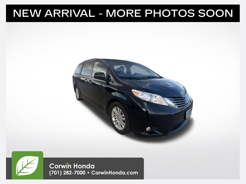 Midnight Black Metallic 2017 Toyota Sienna Minivan Front-Wheel Drive 8-Speed Automatic