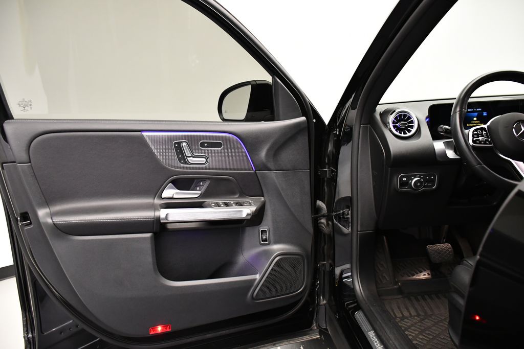 Thumbnail: 2022 Mercedes-Benz GLB - 30