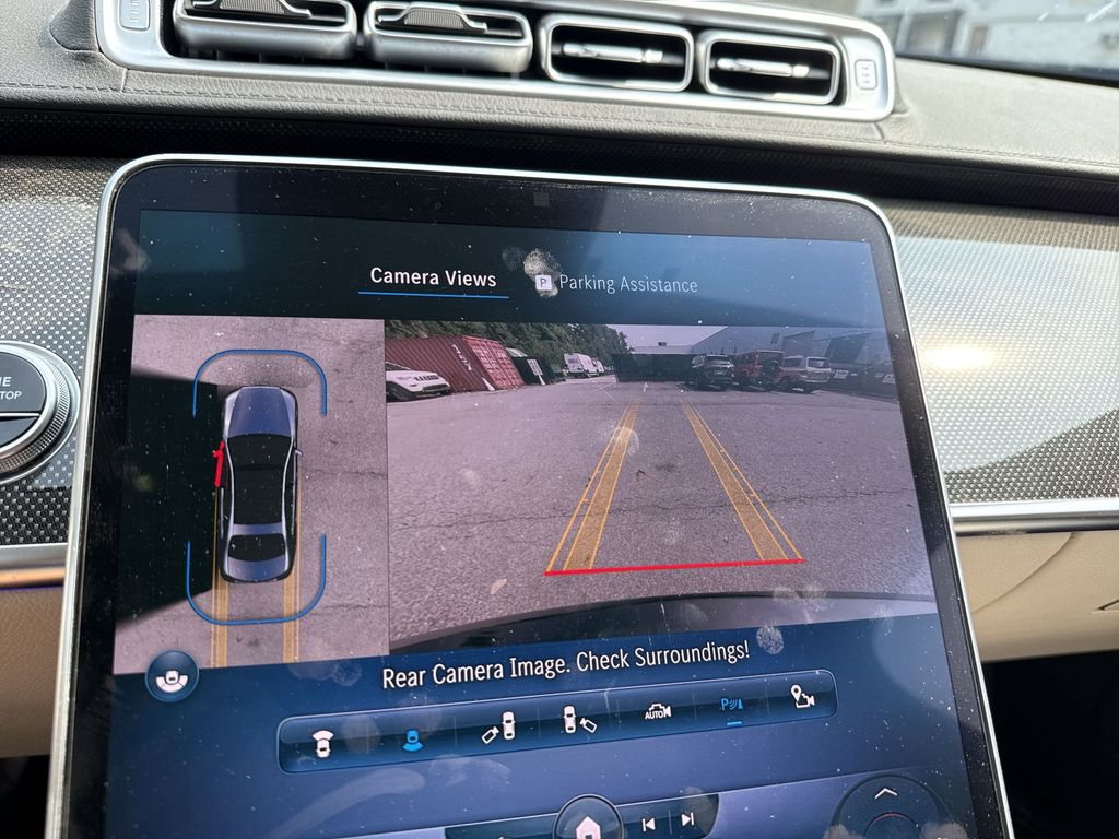 Thumbnail: 2022 Mercedes-Benz S-Class - 16