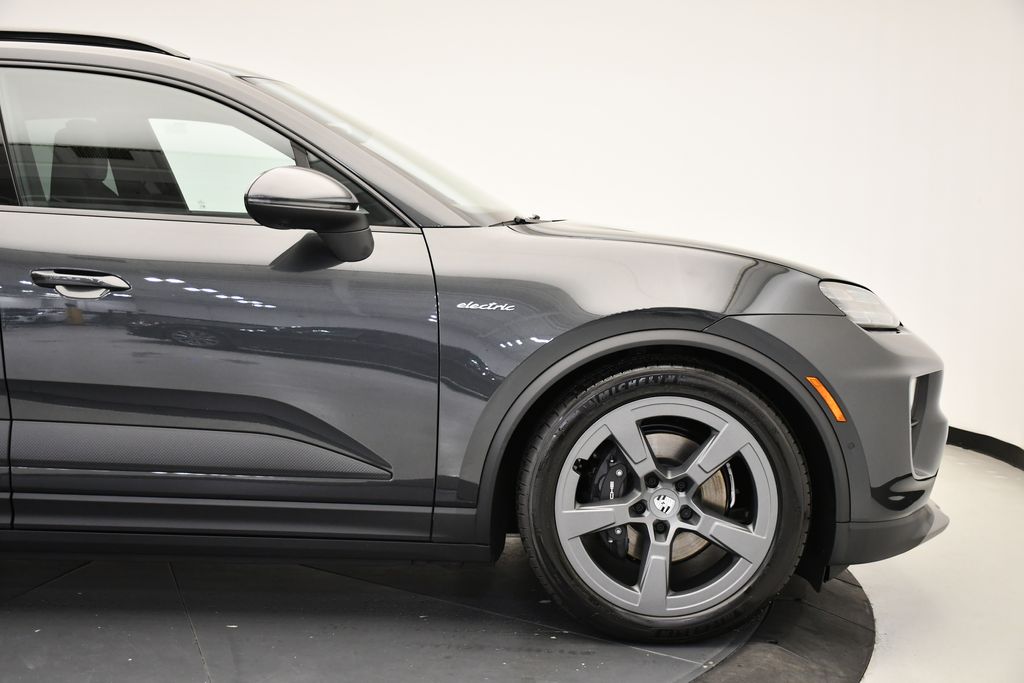 Thumbnail: 2025 Porsche Macan - 16