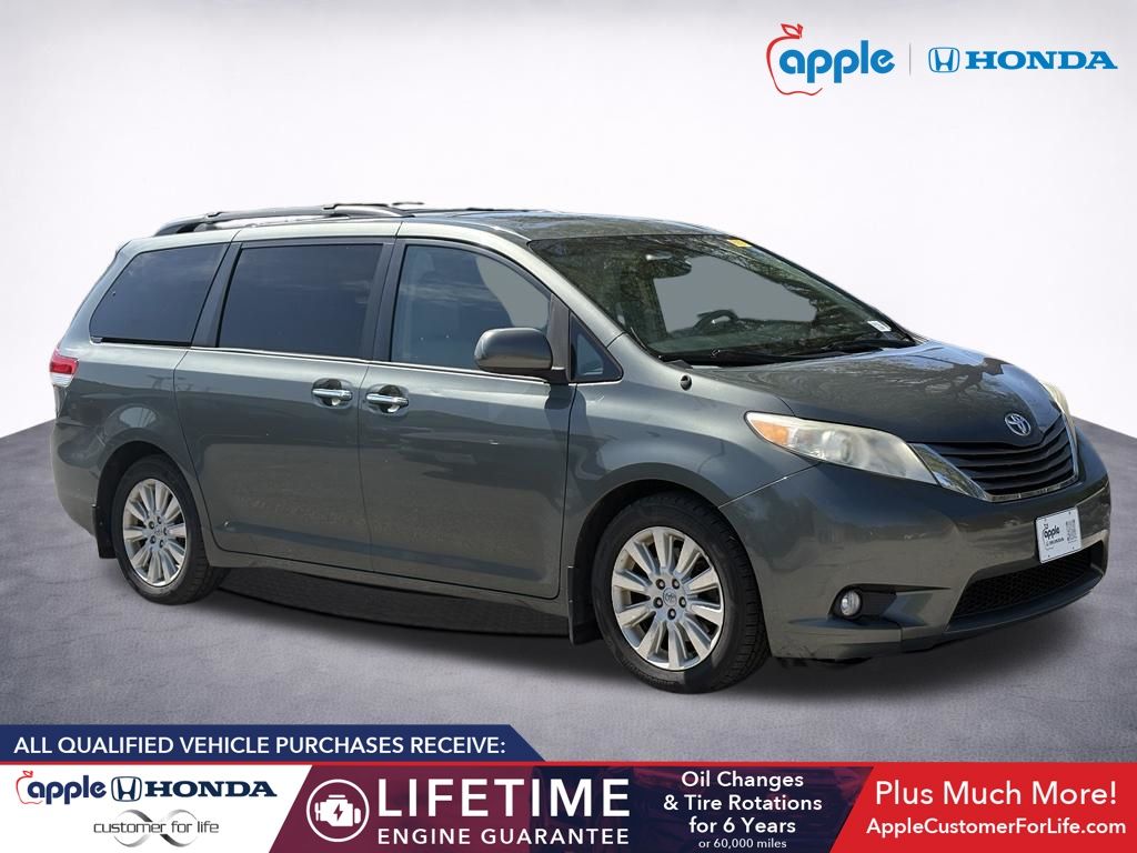 2014 Toyota Sienna XLE 7 Passenger
