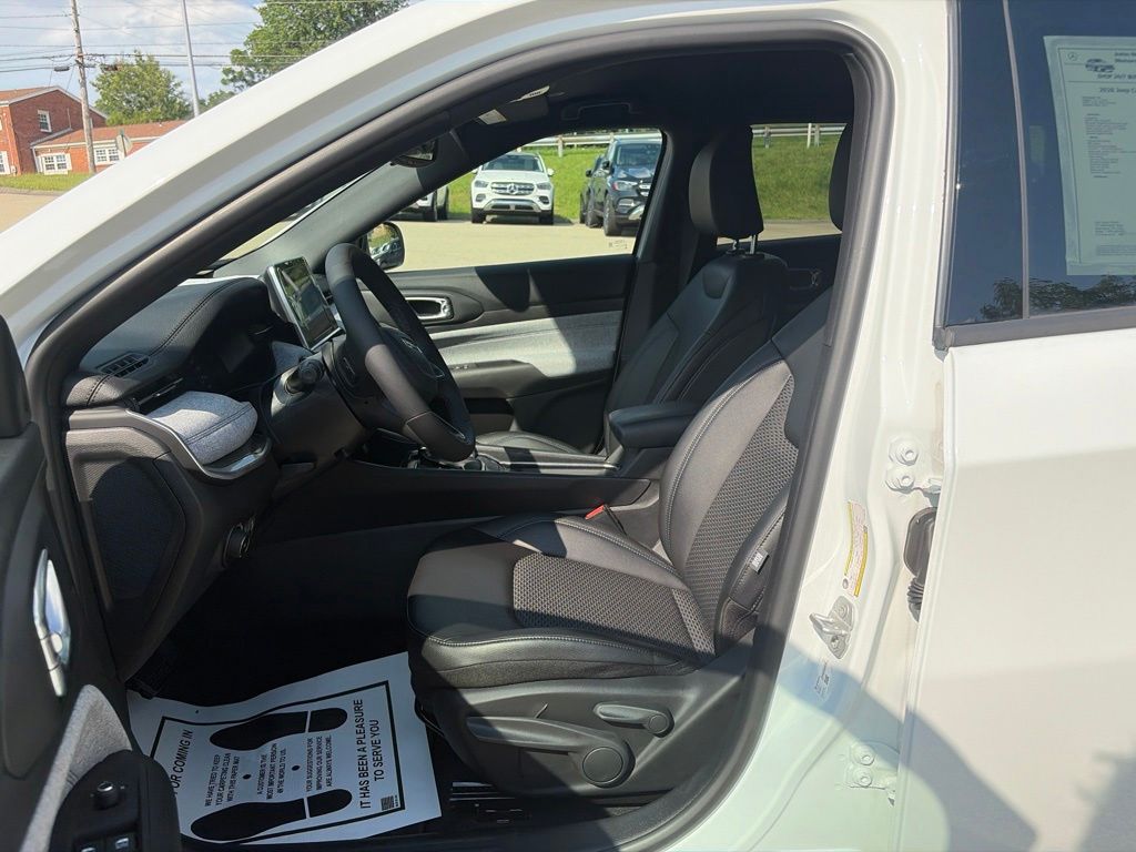 2026 Jeep Compass Latitude White at South Hills CDJR