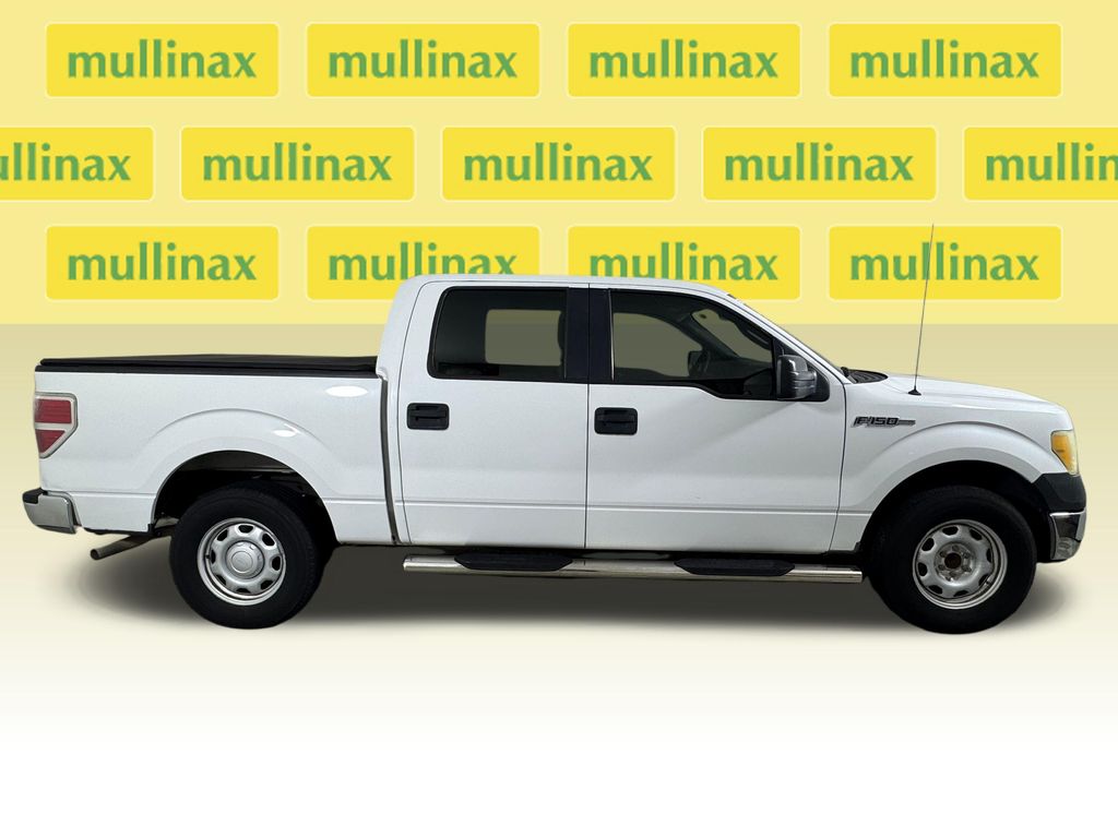 Used 2010 White Ford XL image 3