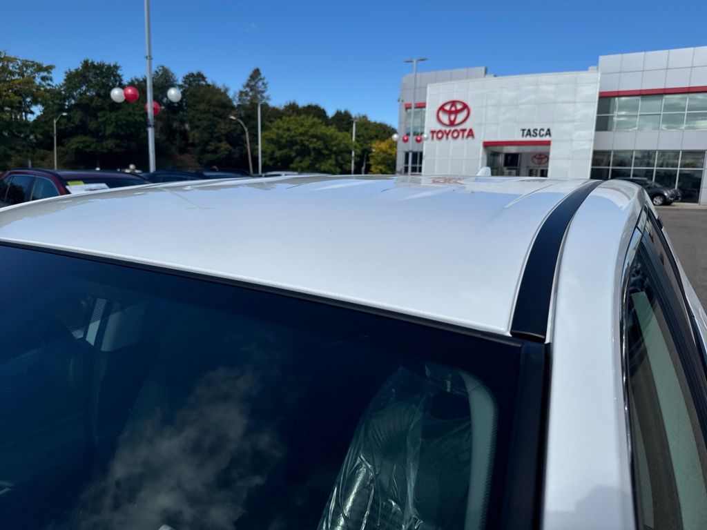 2025 Toyota RAV4 LE photo 15