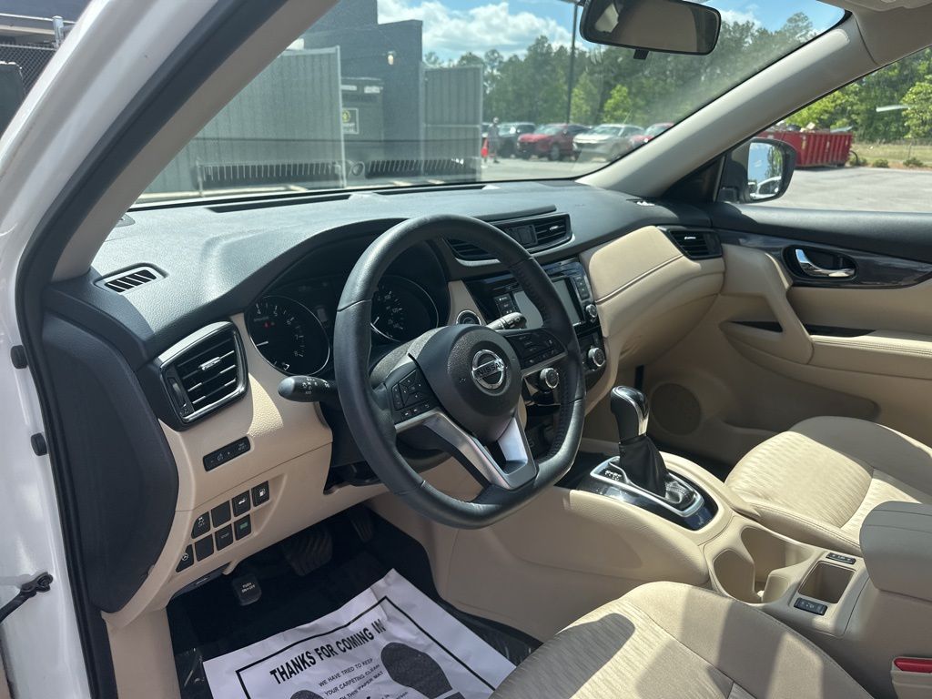 2018 Pearl White Nissan Rogue SV FWD SUV