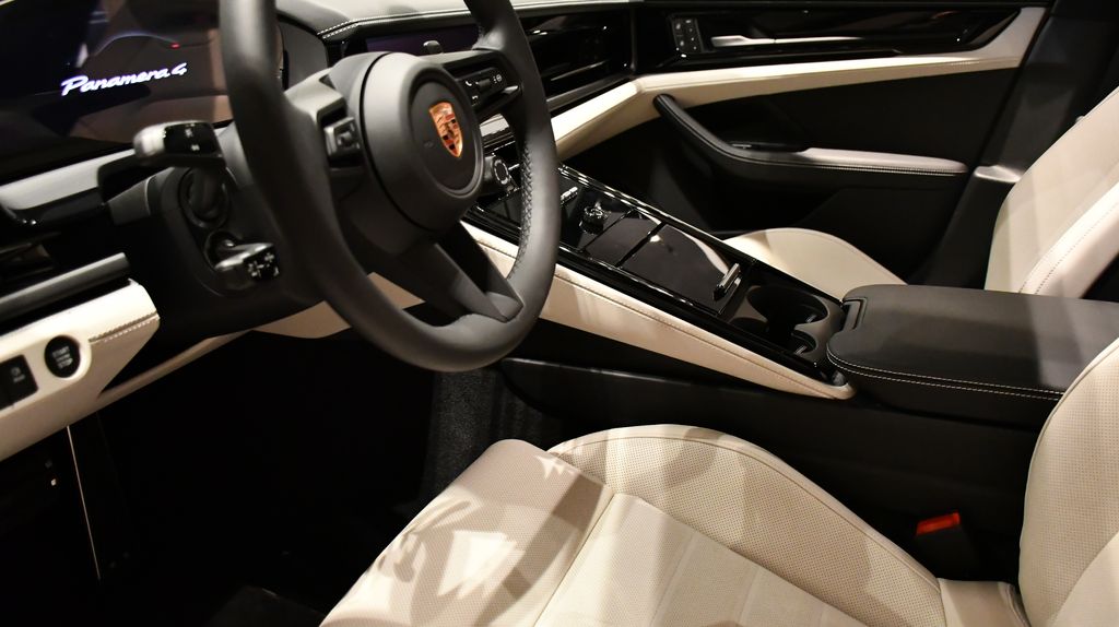 Thumbnail: 2026 Porsche Panamera - 18