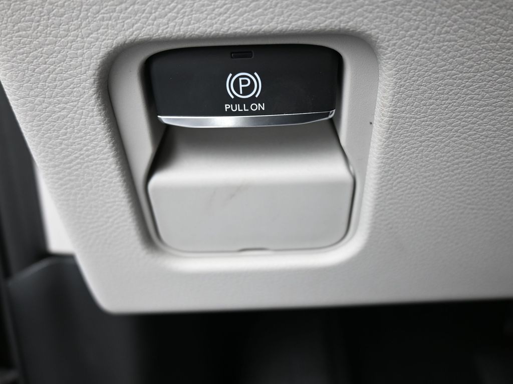 Used 2024 Diamond Black Crystal Pearlcoat Jeep Base image 38