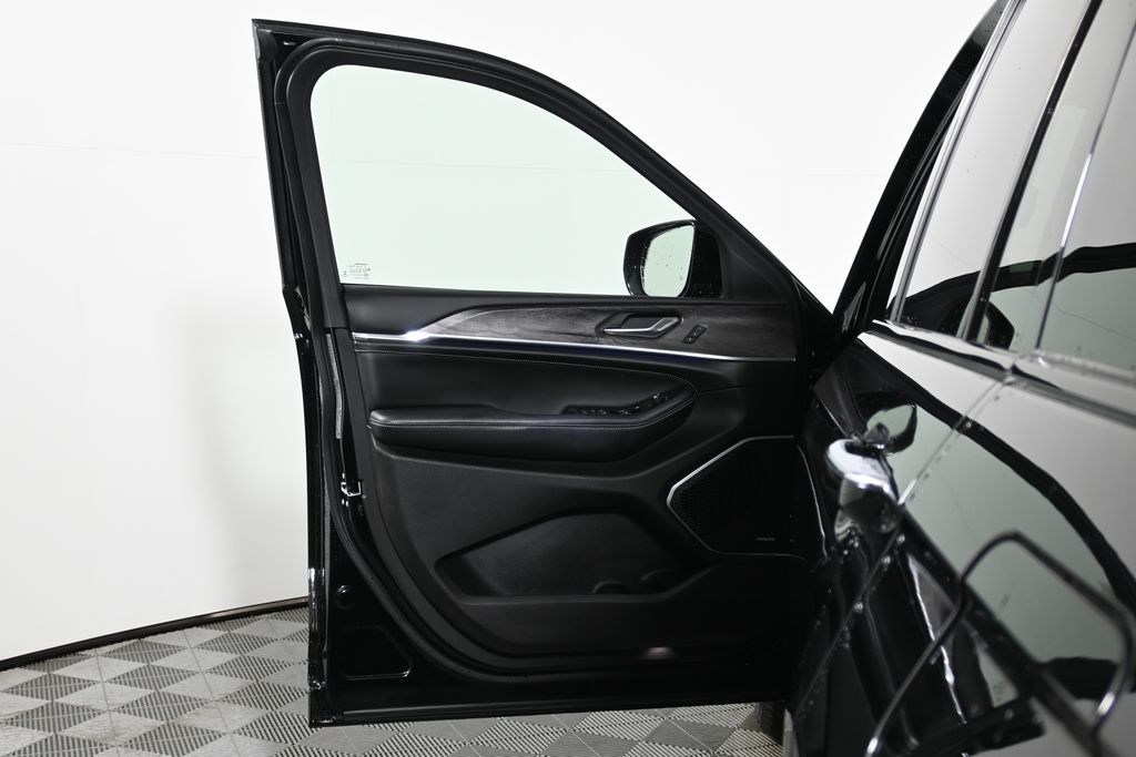 Thumbnail: 2023 Jeep Grand Cherokee - 30