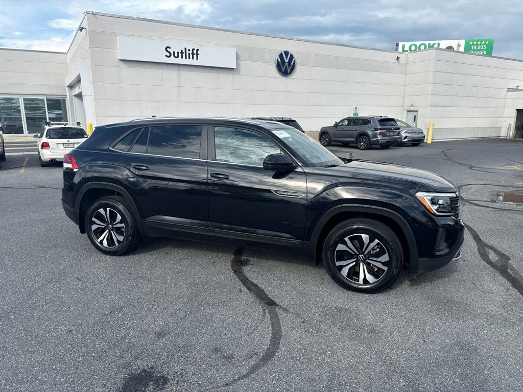 2024 Volkswagen Atlas Cross Sport 2.0T SE Black at Subaru and VW of Moon Township