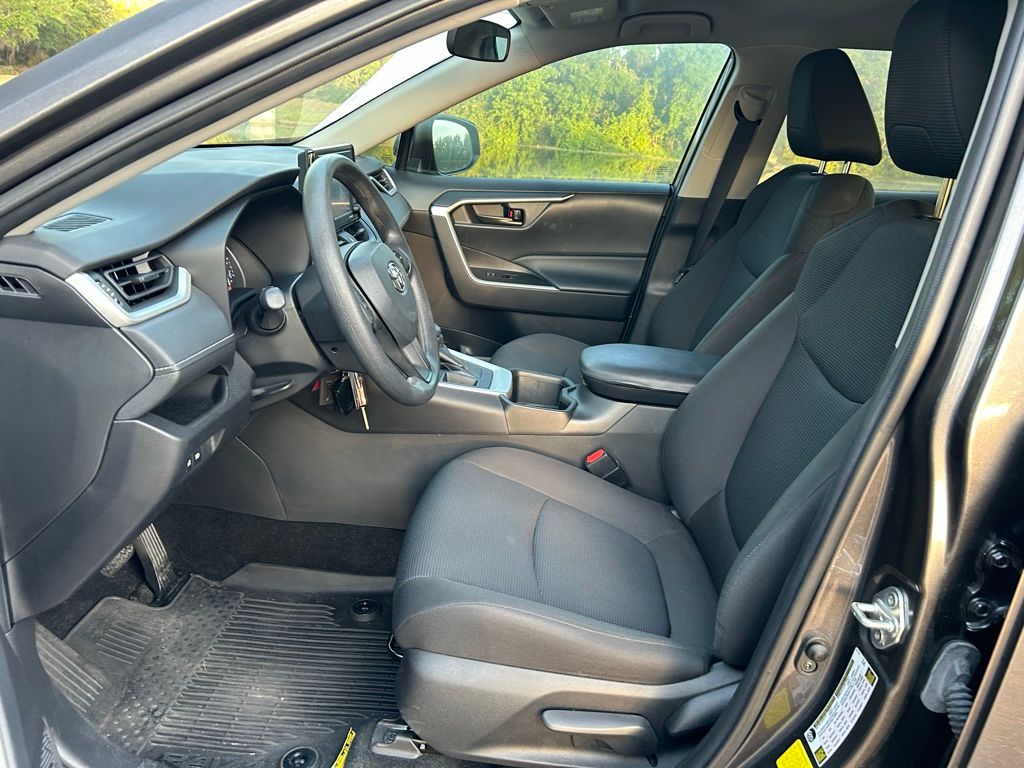 2022 Toyota RAV4 LE 14
