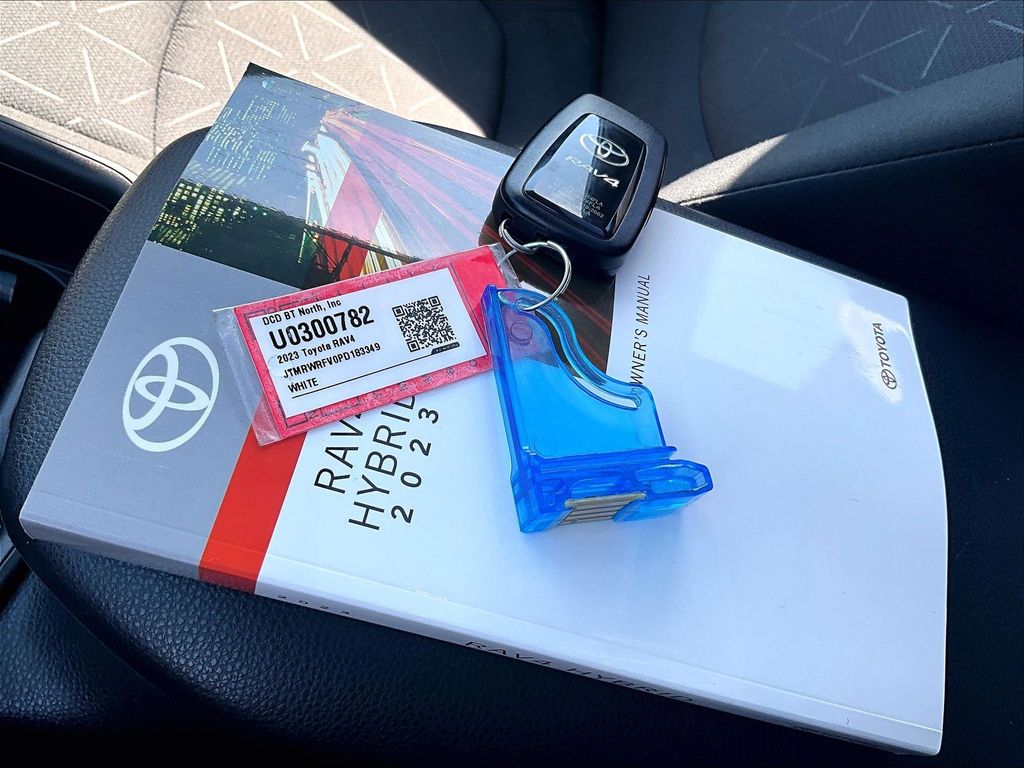 2023 Toyota RAV4 Hybrid — photo 30