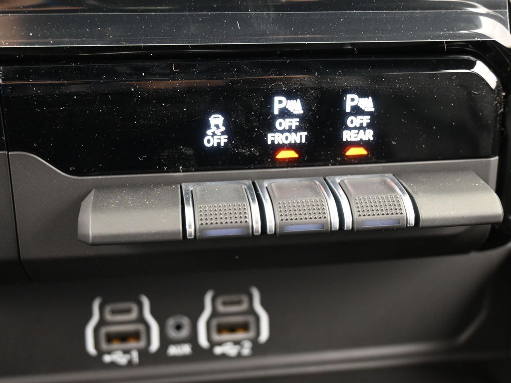 New 2026 Bright White Clearcoat Ram Laramie image 20