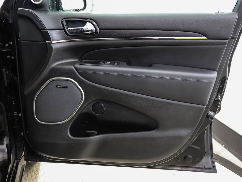 Thumbnail: 2020 Jeep Grand Cherokee - 29