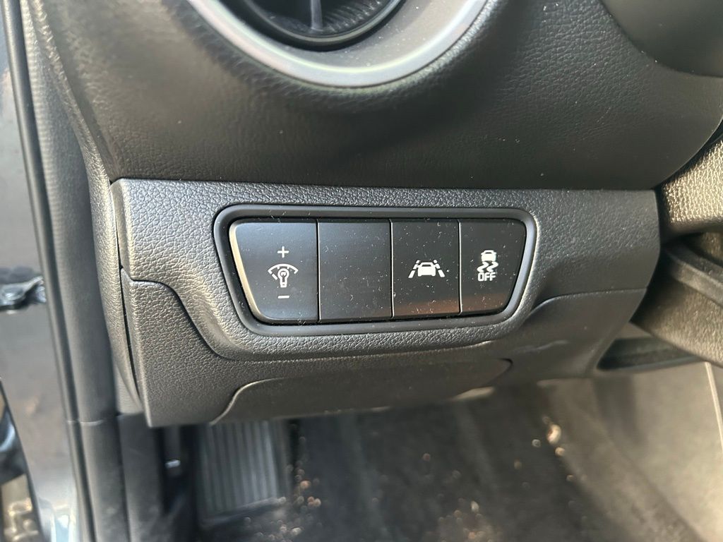 Thumbnail: 2021 Kia Forte - 17