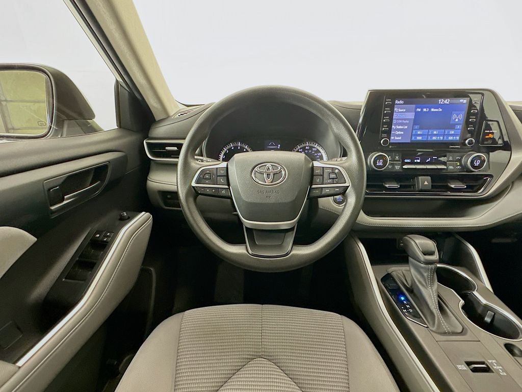 2022 Toyota Highlander L 21