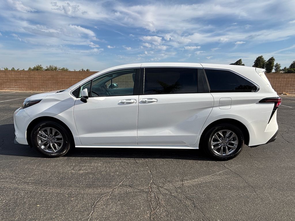 Thumbnail: 2026 Toyota Sienna - 8