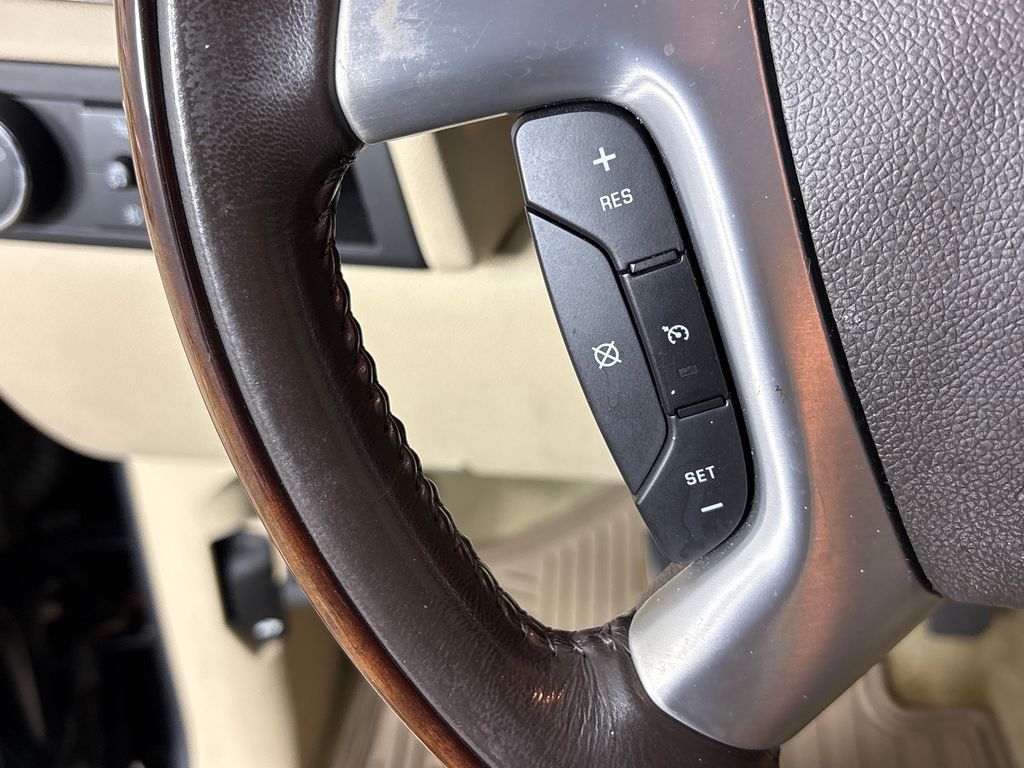 Used 2007 Black Cadillac Base image 19