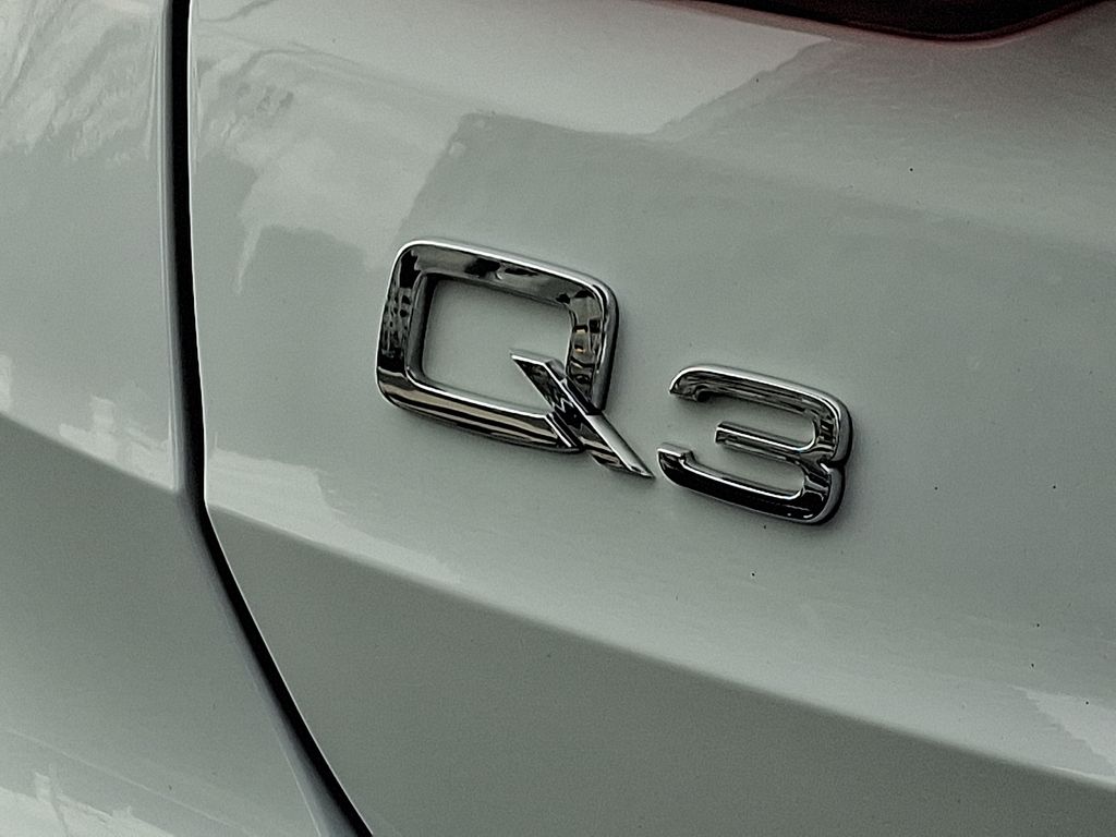 Thumbnail: 2022 Audi Q3 - 26