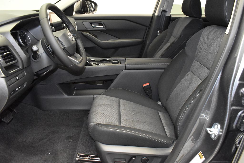 2025 Nissan Rogue SV 12