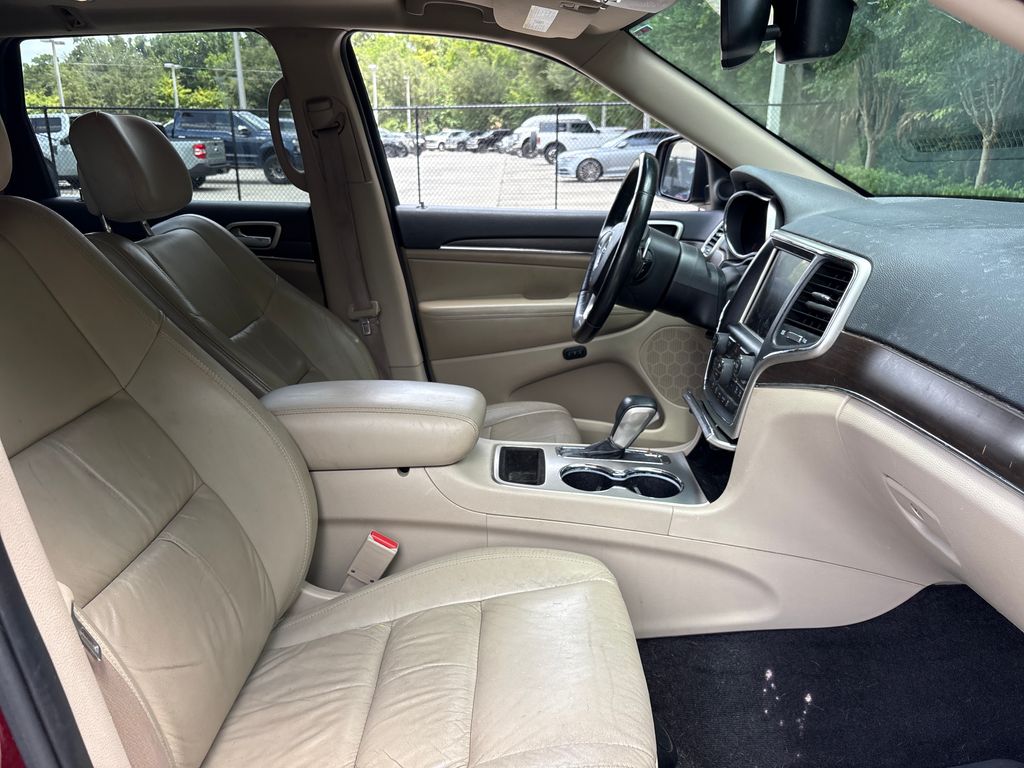 Used 2016 Red Jeep Limited image 30