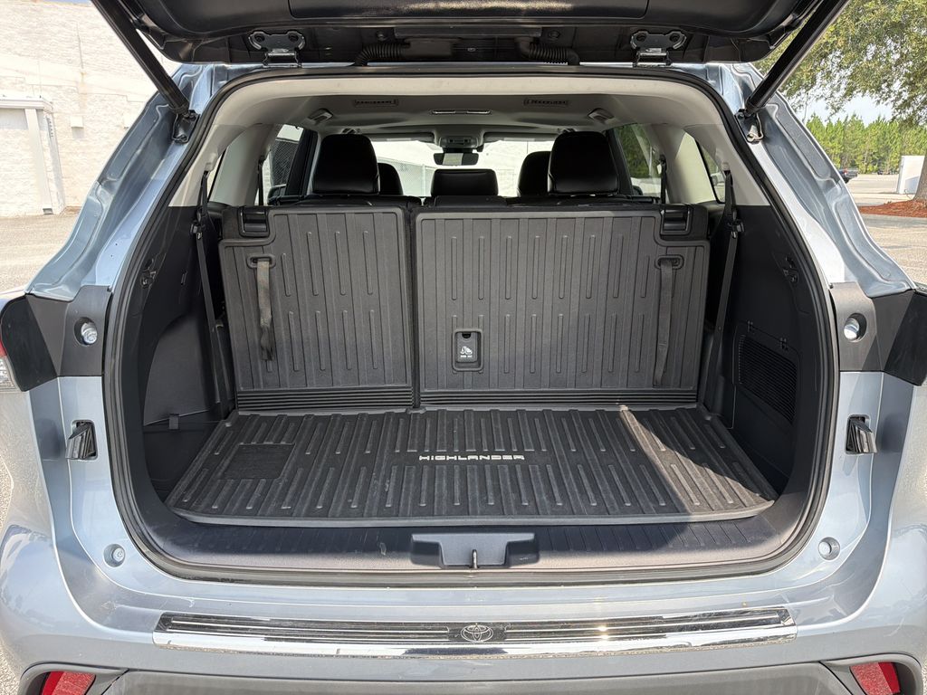 Used 2021 Toyota Highlander Hybrid SUV