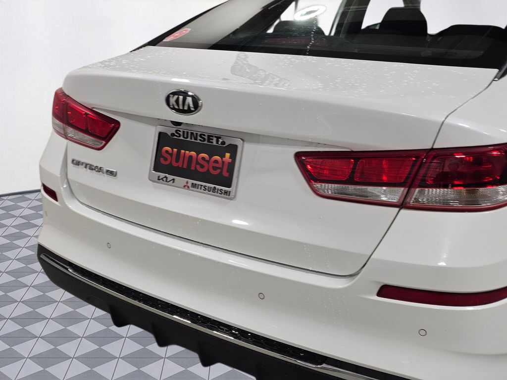 Used 2020 White Kia LX image 15