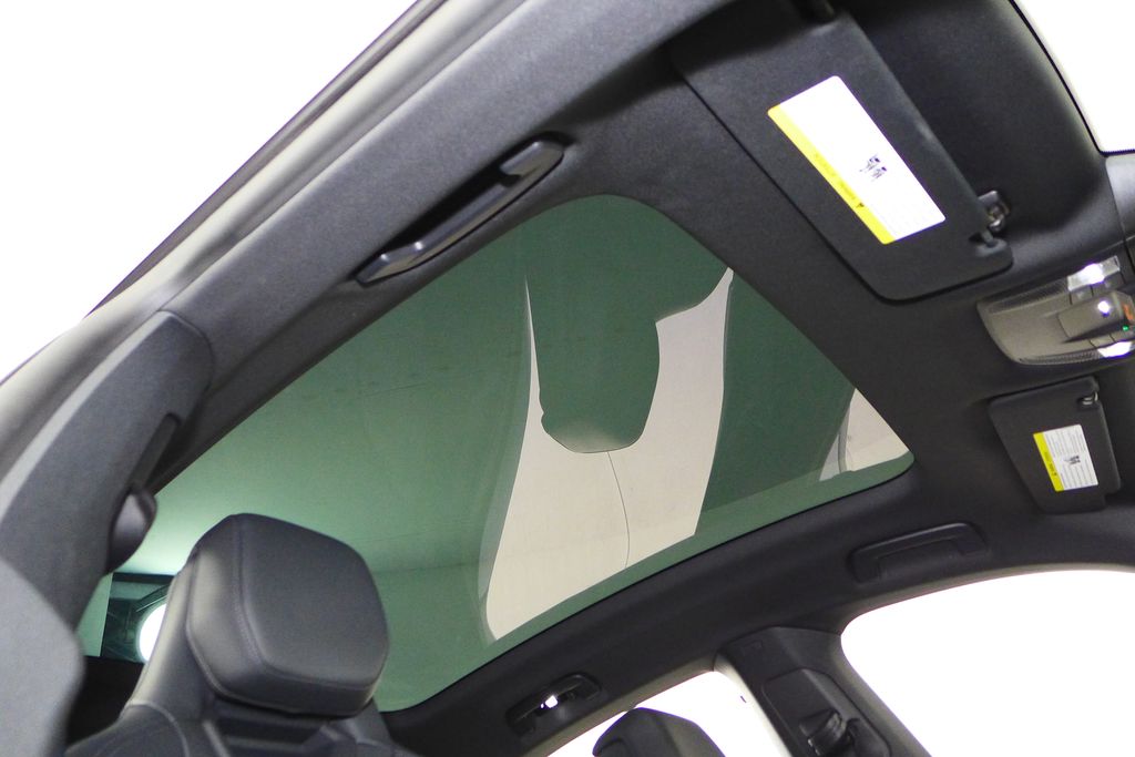 Thumbnail: 2024 Audi e-tron GT - 17