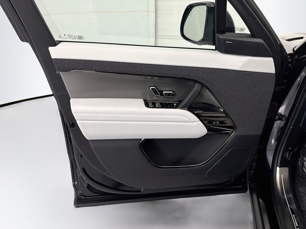 Thumbnail: 2026 Land Rover Range Rover Sport - 23