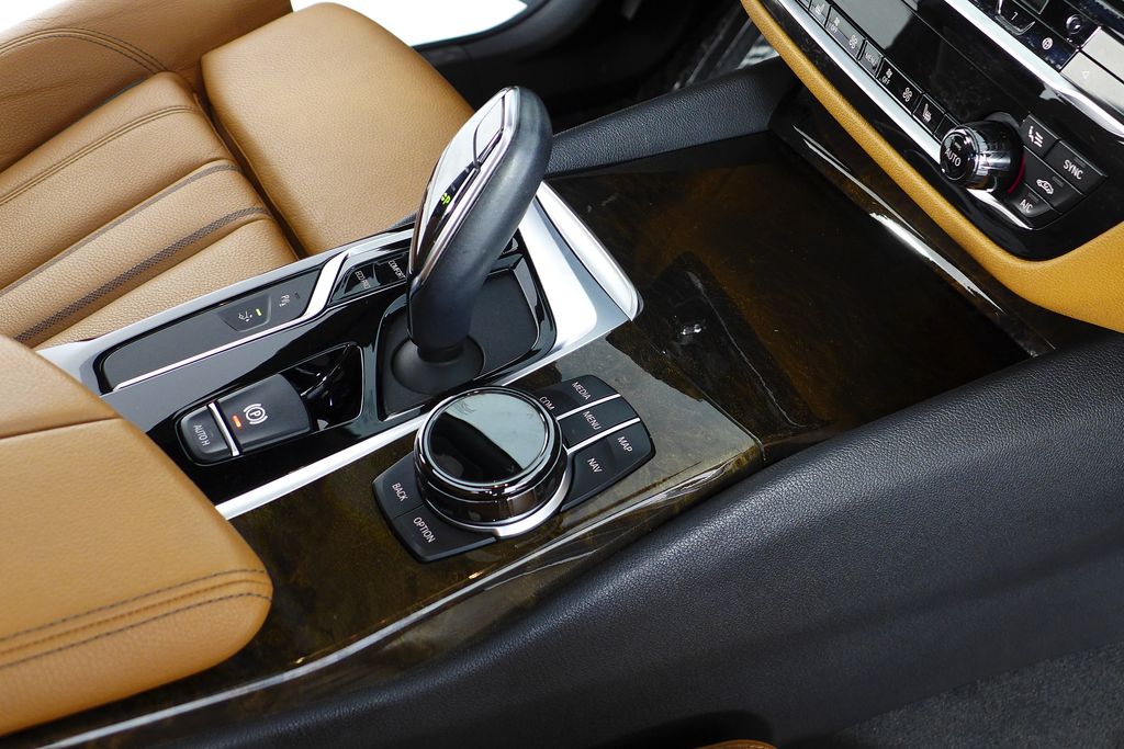 Thumbnail: 2019 BMW 6 Series - 16