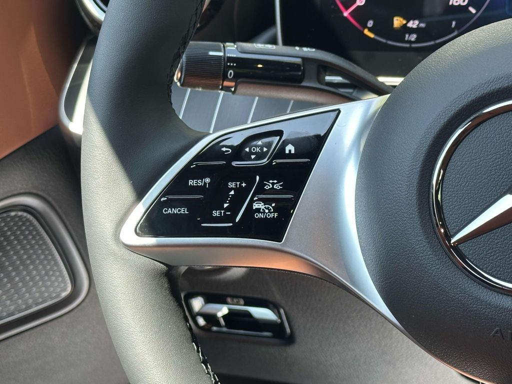 Thumbnail: 2025 Mercedes-Benz C-Class - 13