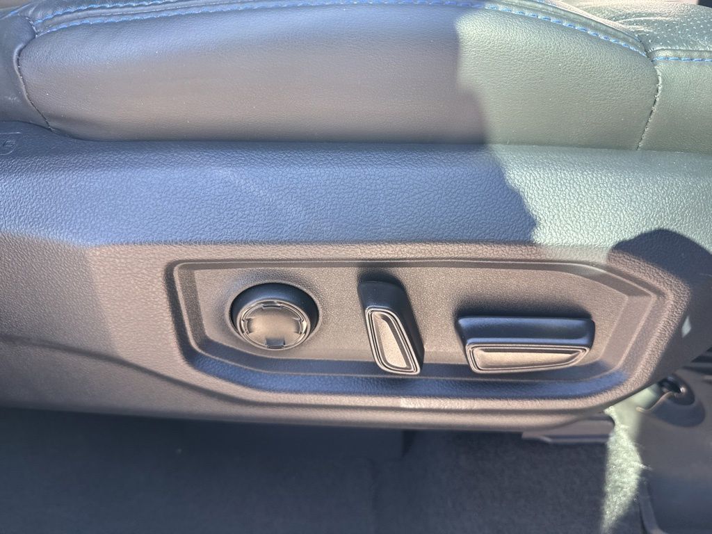 2025 Toyota Tundra Hybrid Platinum Hybrid CrewMax 5.5' Bed