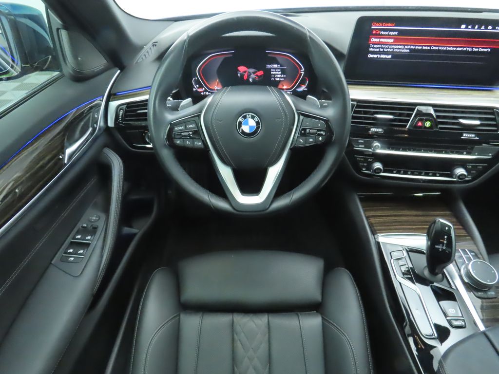 Thumbnail: 2023 BMW 5 Series - 10